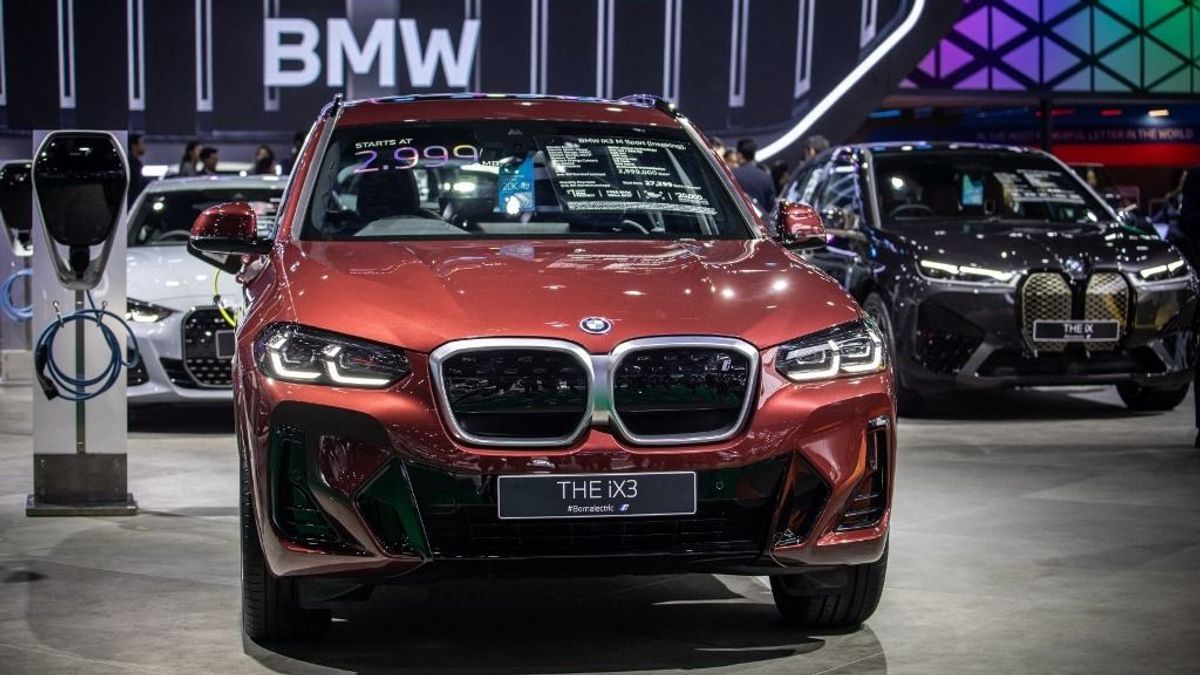 Lerántották a leplet az első debreceni BMW-ről: így néz majd ki és ez óriási meglepetés – videó