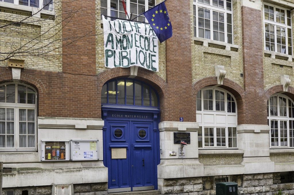 FRANCE - RALLY IN FRONT OF THE EDUCATION AUTHORITY AGAINST JOB CUTS