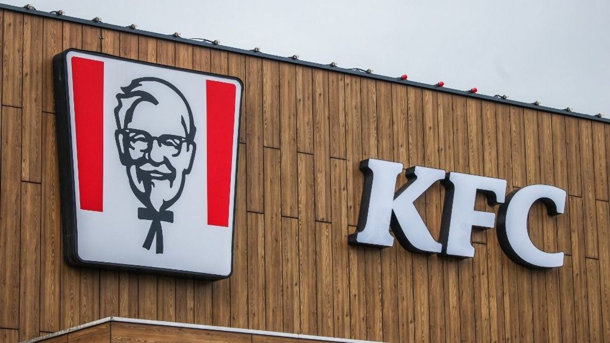 Megnyílt Magyarország legújabbb KFC-je, percek alatt lerohanták a vidéki városban: volt, aki negyven percet állt sorban