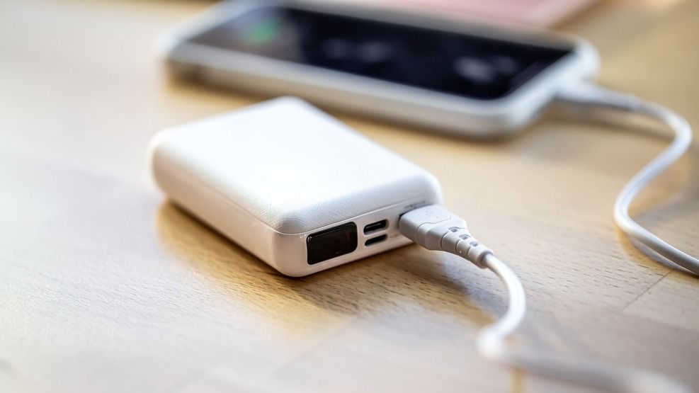 power bank
légitársaság
légi közlekedés