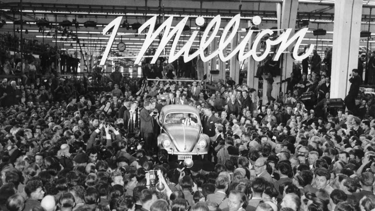 Bádogostanoncból a Bogár megalkotójáig: 150 éve született Ferdinand Porsche 