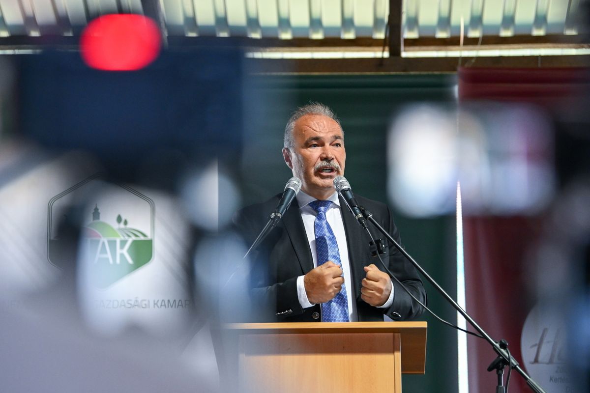 Nagy István agrárminiszter a Debreceni Egyetemen (DE) rendezett 34. Farmer Expón, gazdatársadalom, gazda, 