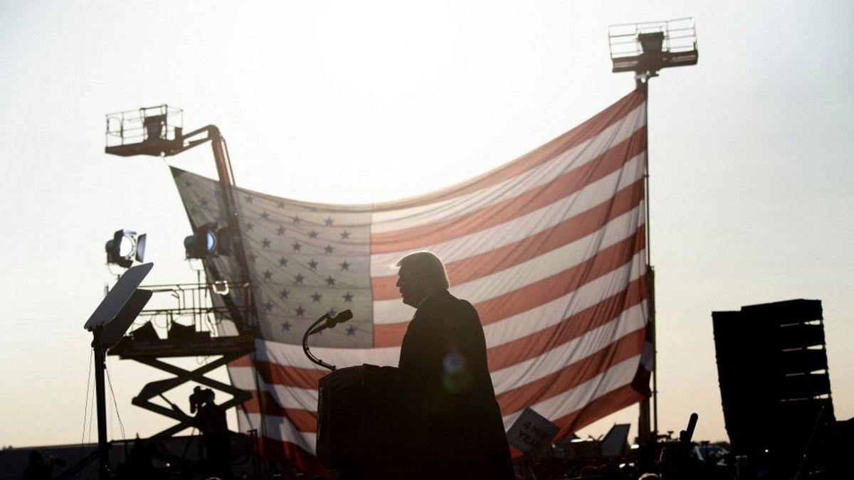 Trump tombol és újabb vámokat jelentett be, elege van abból, hogy meglopják Amerikát