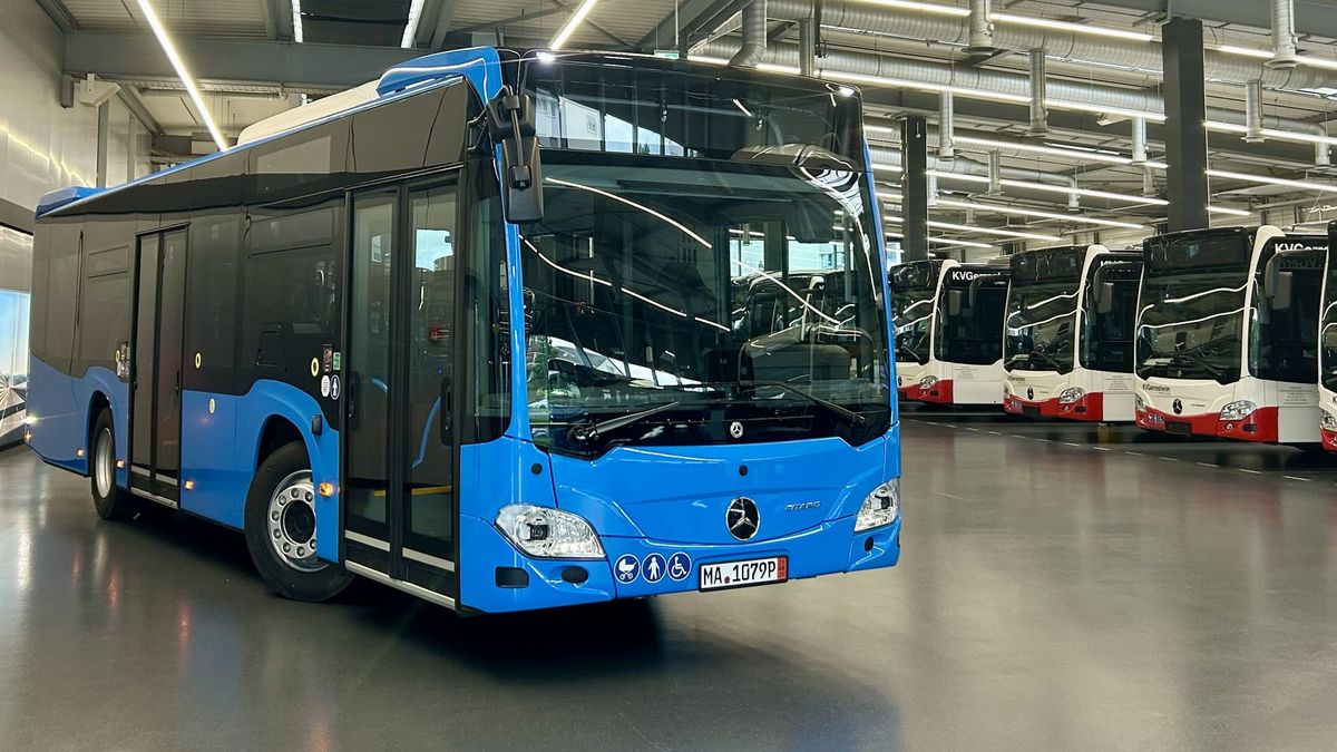 Váratlanul elismerte a BKV: a buszai egy része olyan öreg, hogy új tudományos protokollt kellett kidolgozni, hogy utasokat szállíthassanak – de már úton az első új Mercedes 