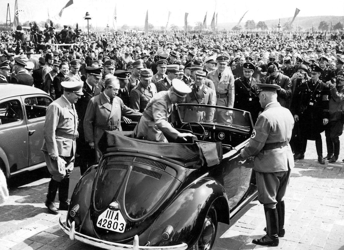 Hitler, Porsche, Ley examine Volkswagens