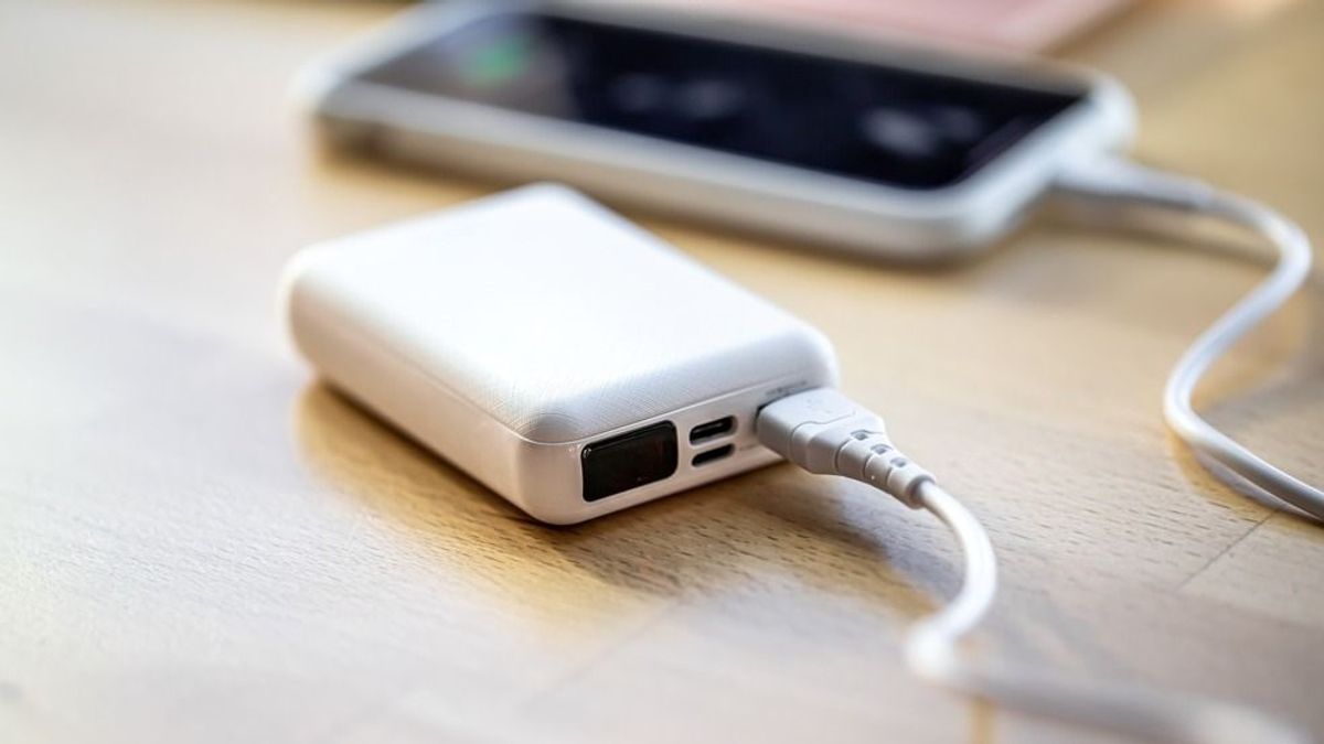 Légitársaságok tucatjai száműzik a power bank-ot: ez áll a döntés hátterében – magyarok tömegeit érinti