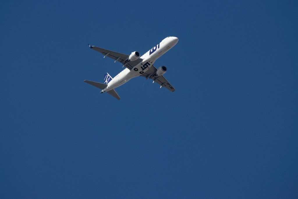 Aircraft Landing At Thessaloniki Makedonia International Airport