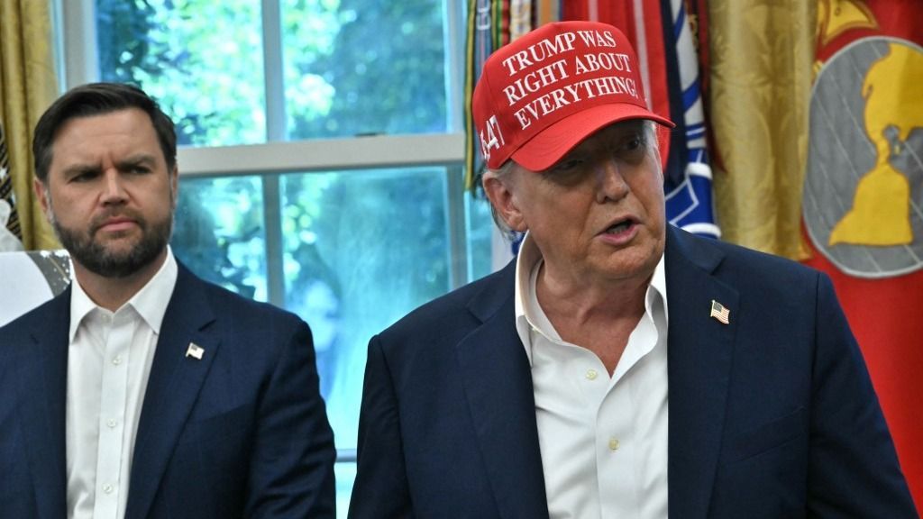 JD Vance alelnök (b) Egyesült Államok, Amerika, leállás, kormányzat, republikánus, demokrata és Donald Trump (j), az Amerikai Egyesült Államok elnöke