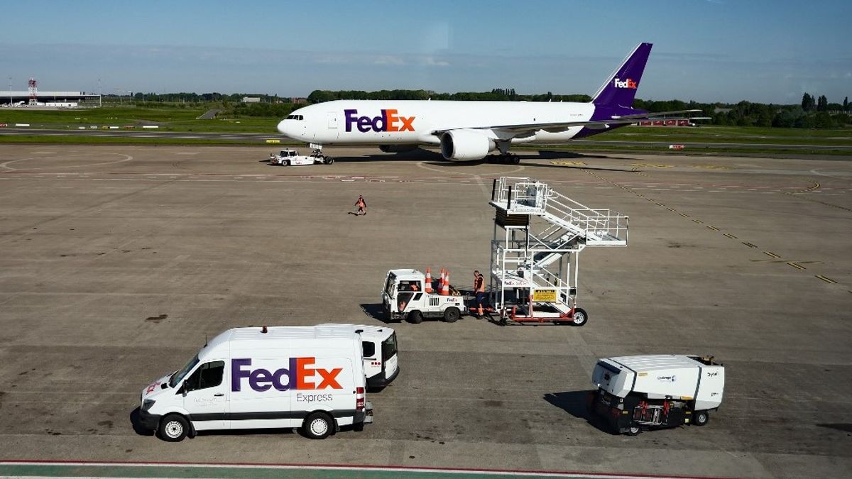 Siratja a kínai csomagcunami megállítása miatt kieső bevételeit a FedEx 