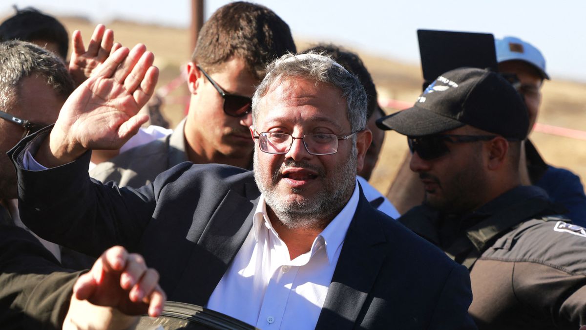 Izraeli csúcsminiszterre támadott a Hamász: túlélte a politikus, rendíthetetlenül folytatja munkáját 