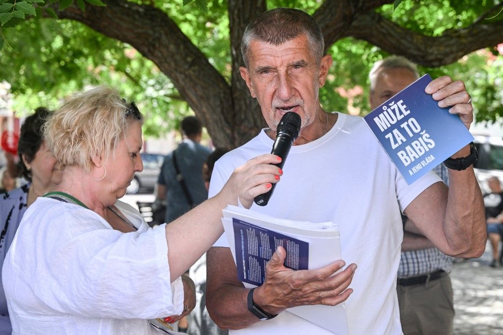 Megtámadták Andrej Babist egy választási gyűlésen