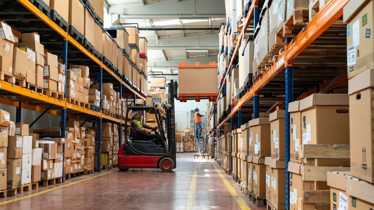 külkereskedelem, kereskedelem, raktár, munkás, raktári munkás, targoncás, targonca
külker KSH