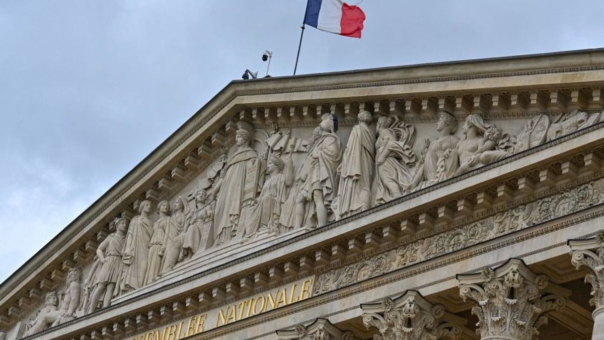 Tovább nő a baj, rekordon a francia államadósság