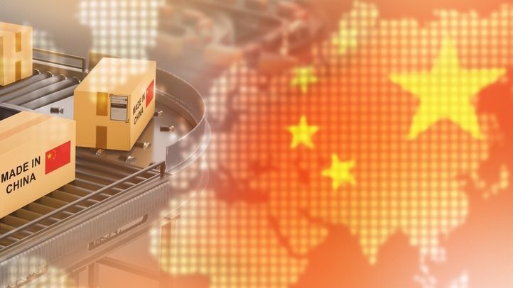 kínai gazdaság Made,In,China.,Boxes,On,Conveyor,Belt.,Factory,In,PeopleKína, China, gazdaság