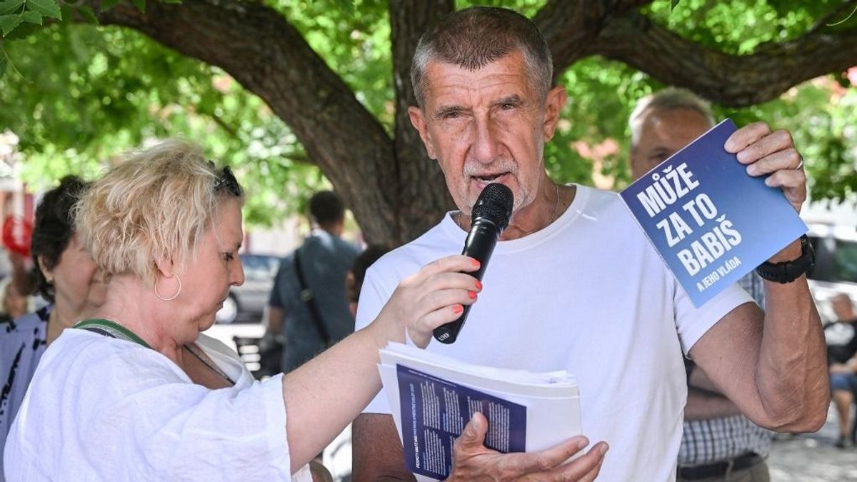 Megtámadták Andrej Babist egy választási gyűlésen 