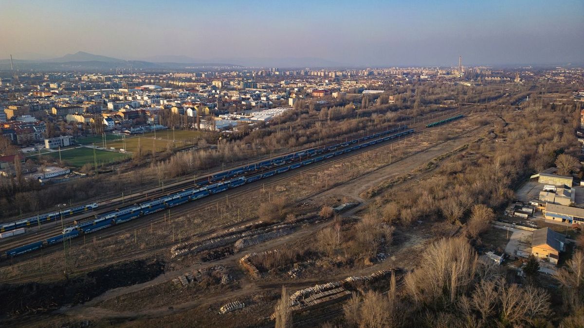 Erre várt Budapest: aláírták a 800 millió eurós szerződést, megépül a rákosrendezői óriásberuházás – meghosszabbítják a kisföldalattit, új villamosvonal is lesz