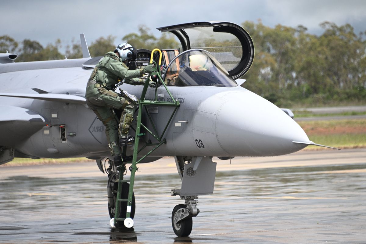 a világ összes pénzét kifizették nekik a csúcsmodern Gripenekért, most kiderült, nem tudják leszállítani őket határidőre