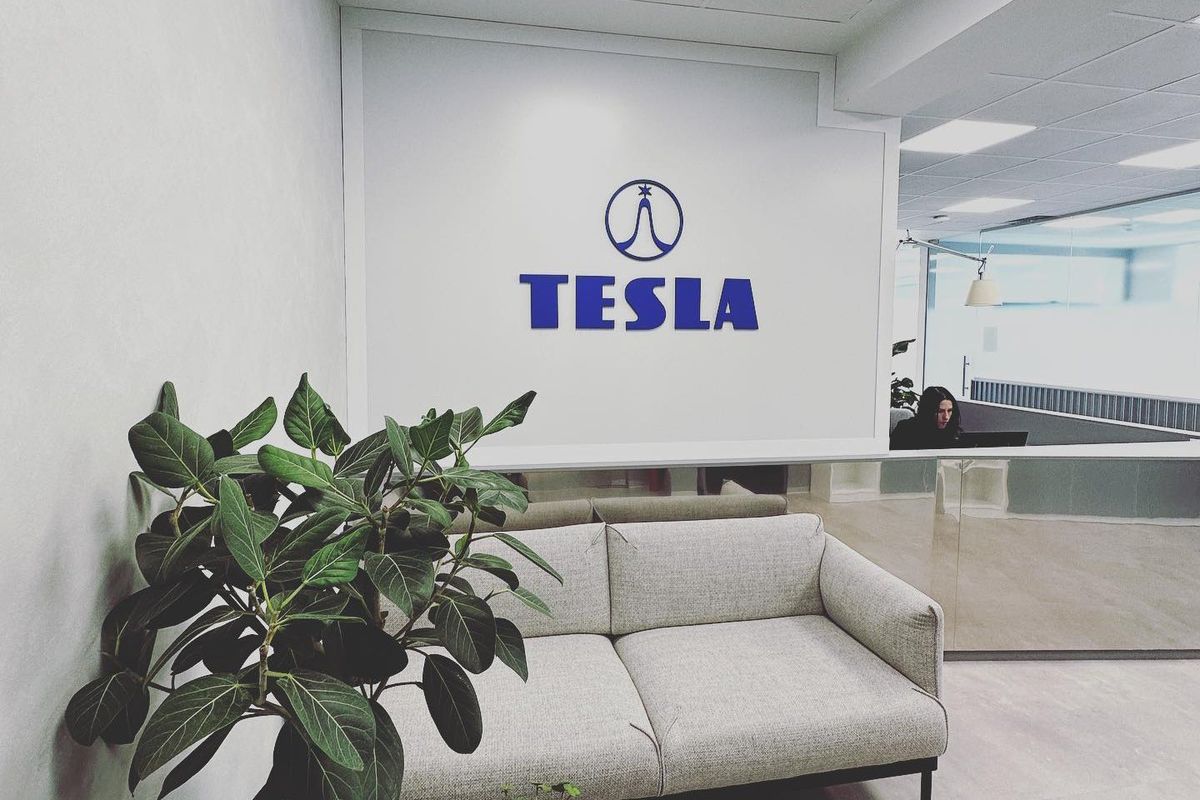 Késik a TESLA Energy Storage romániai akkumulátorgyárának építése