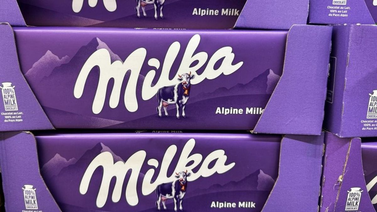 Ez már sok: úgy drágult a Magyarországon is nagy kedvenc csokoládé, hogy közben kisebb lett – elegük lett, bíróságra mennek a németek 