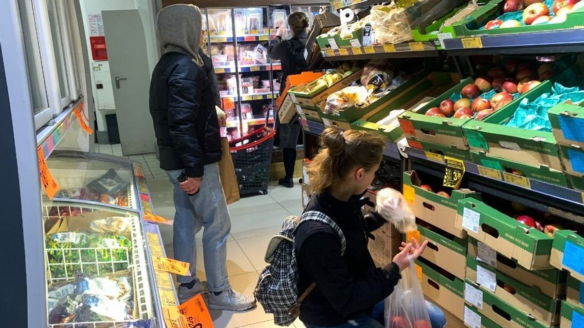 Kipukkadt a lengyel lufi: a magyar fizetések gyorsabban nőnek – de valami mindenkit idegesít 