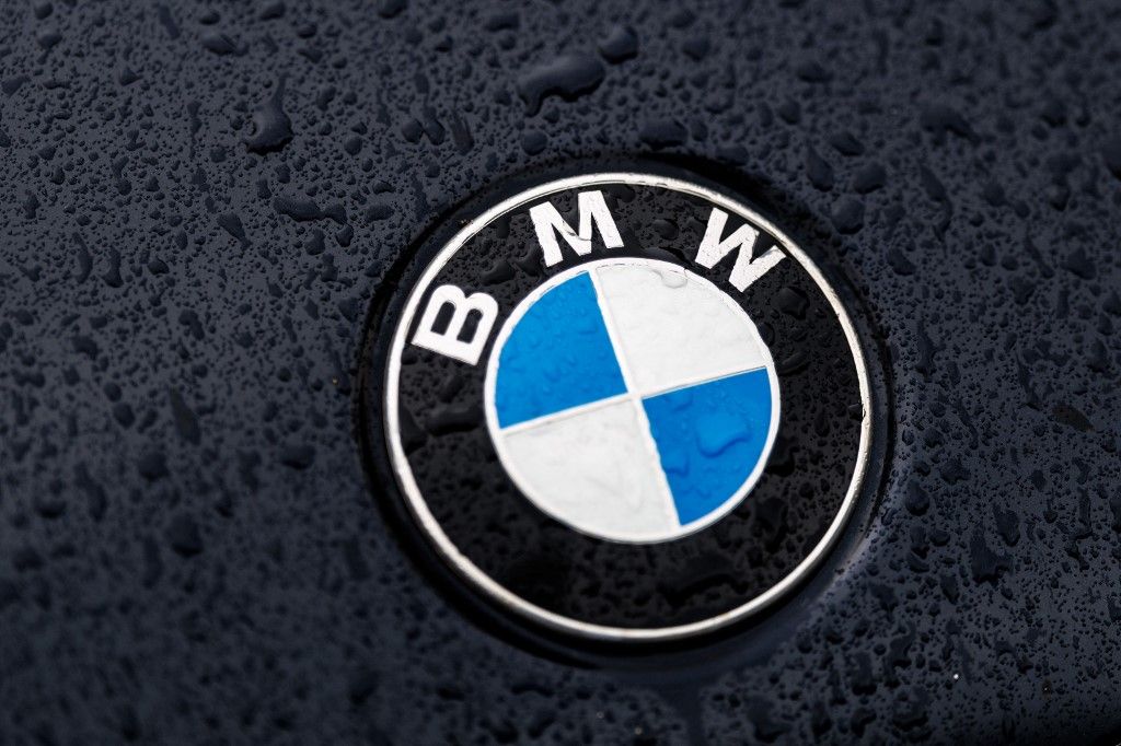 BMW brand logo on the hood of a car