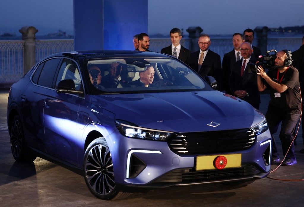 Turkish President Erdogan is gifted Togg’s new T10F model