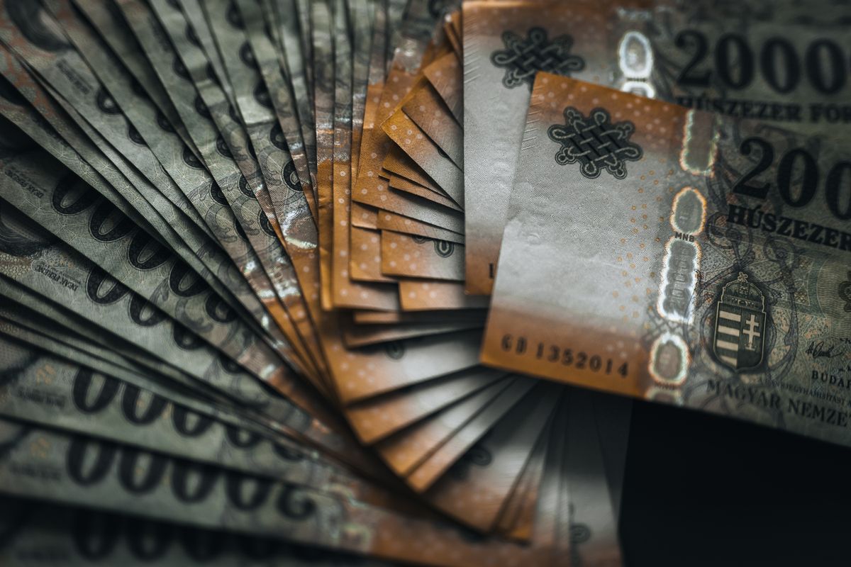 Hungarian,Forint,On,The,Table