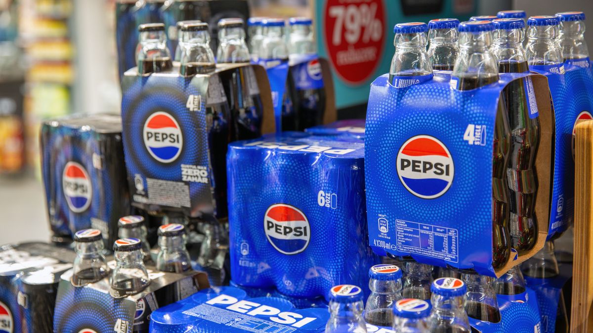 Iasi,,Romania,-,December,26,,2024:,Pepsi,Bottles,And,Cans