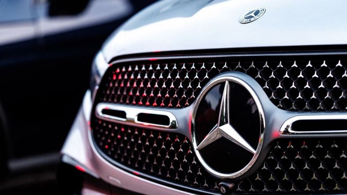 Csillagászati végkielégítések és profiltisztítás a Mercedesnél 