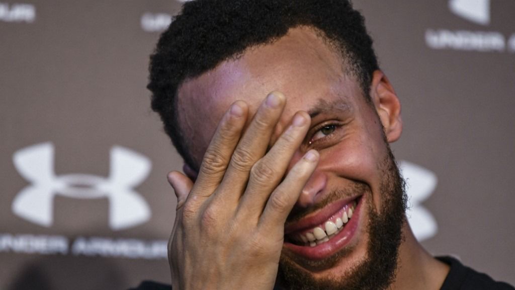 sportrelikvia Stephen Curry meets press for 2019 Under Armour Basketball Asia Tour