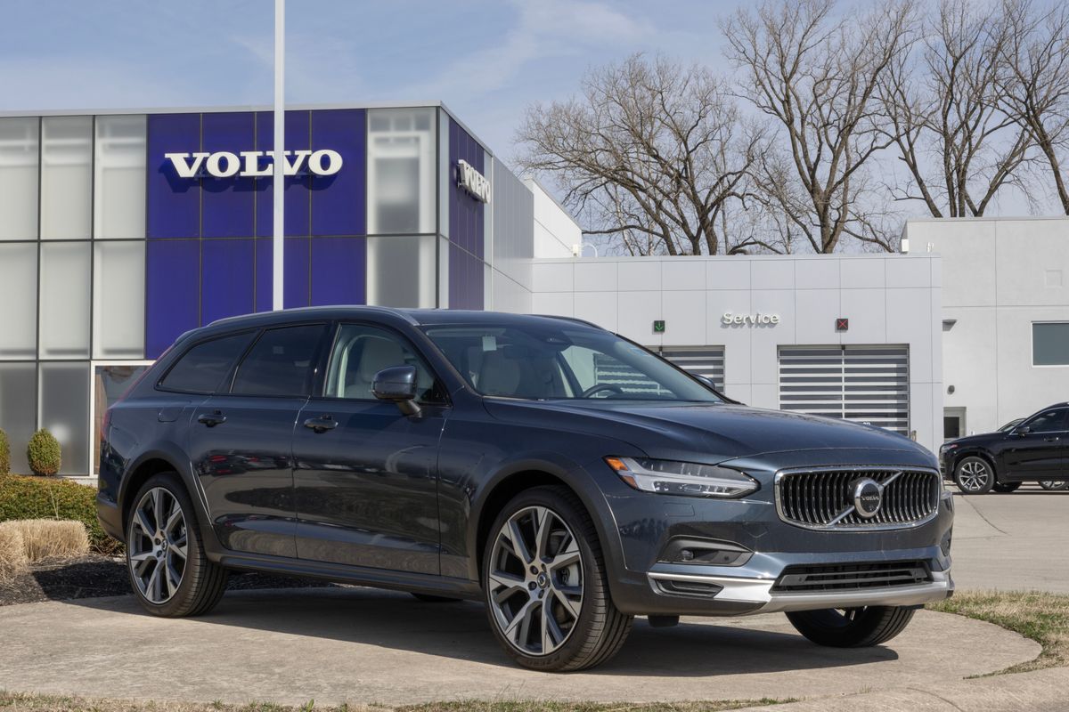 Indianapolis,-,March,21,,2025:,Volvo,V90,Cross,Country,B6 Hivatalos: nem gyártja többé a Magyarországon is népszerű autóját a Volvo – az elektromos modellek miatt szűnt meg