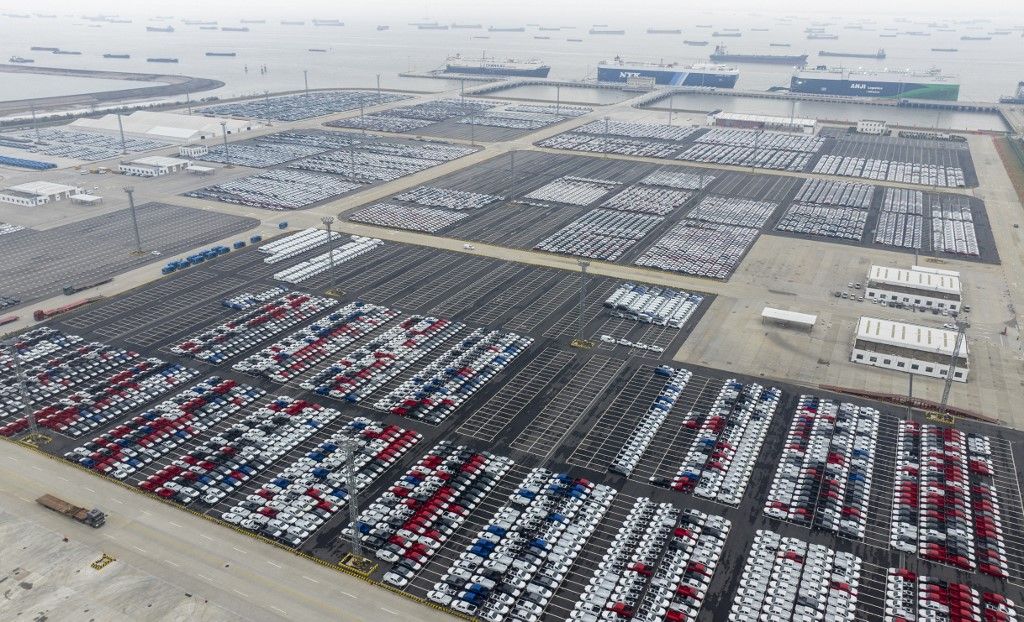 Mexikói vámok: a kínai Szucsouban autókat rakodnak hajóra, hogy Mexikóba, Peruba, Dél-Koreába, Guatemalába és máshová exportálják őket – lenyűgöző méretek