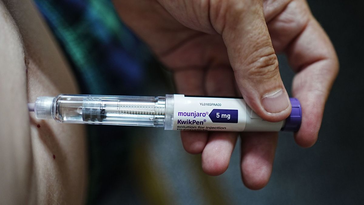Túl olcsón adják a súlycsökkentőket a brit patikák, Párizsból és Amerikából is jönnek a gyógyszerturisták