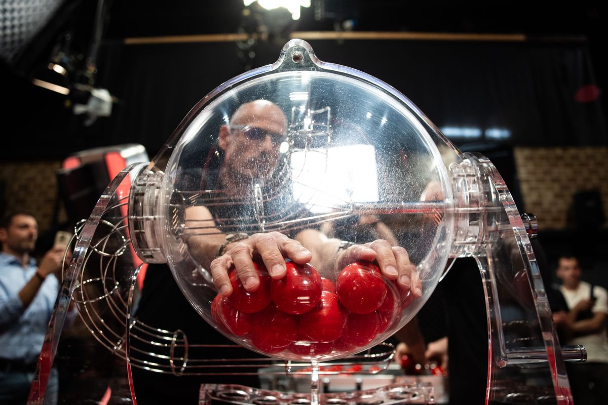 Lottó:  az elmúlt 15 héten az 55-ös számot már négyszer kisorsolták, míg a hatoslottón az elmúlt 10 hétben a 7-es szám 8-szor került ki a sorsológömbből,