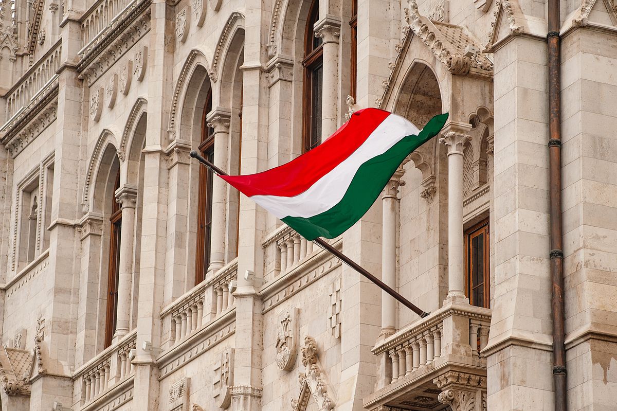 Hungary,Flag,On,Parliament,In,Budapest