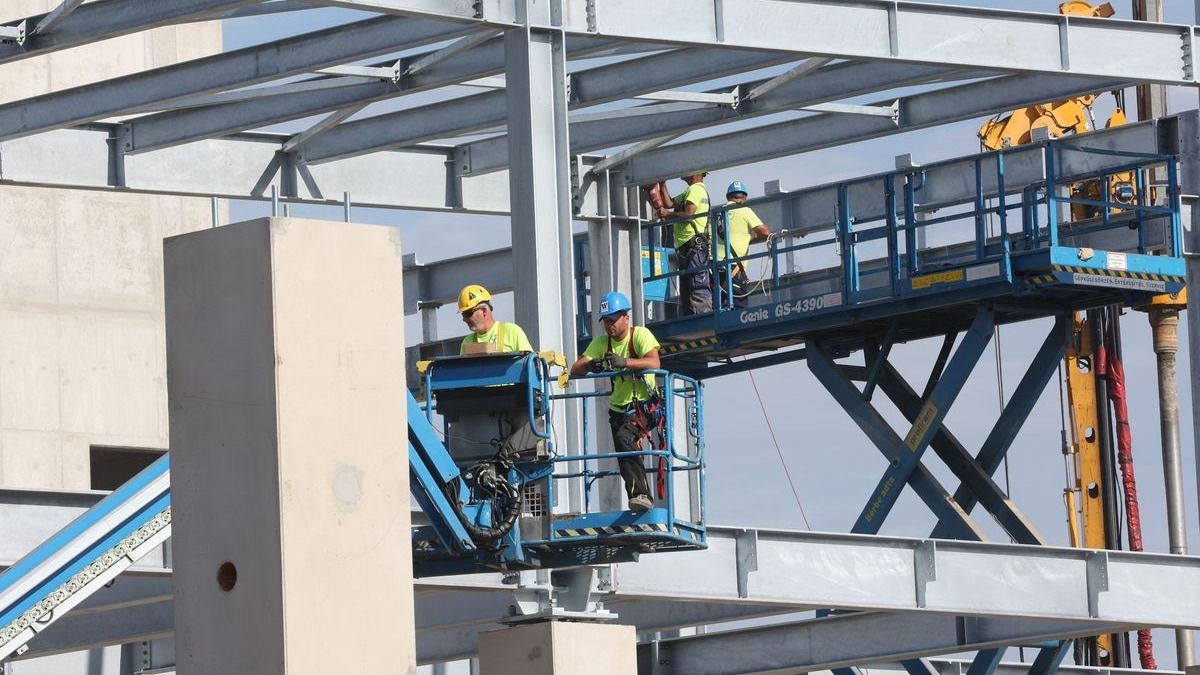 Rohamtempóban halad a húsipari cég magyarországi beruházása – már csak az a kérdés, kik dolgoznak majd benne