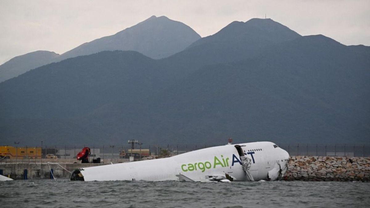 Elképesztő balesetet szenvedett egy Boeing, autóval ütközött a gép – többen meghaltak 