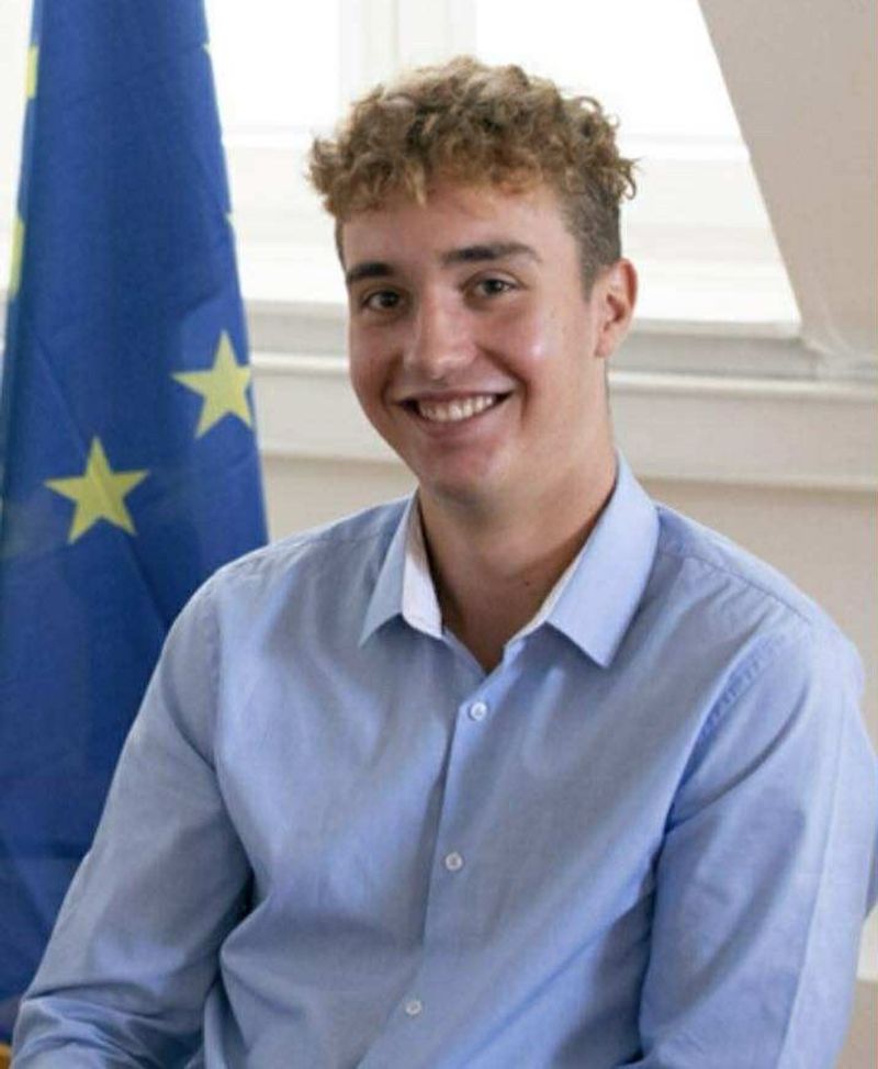 Szénásy Zsombor junior elemző és Vargha Márk közpolitikai csoportvezető, szerző profilképe