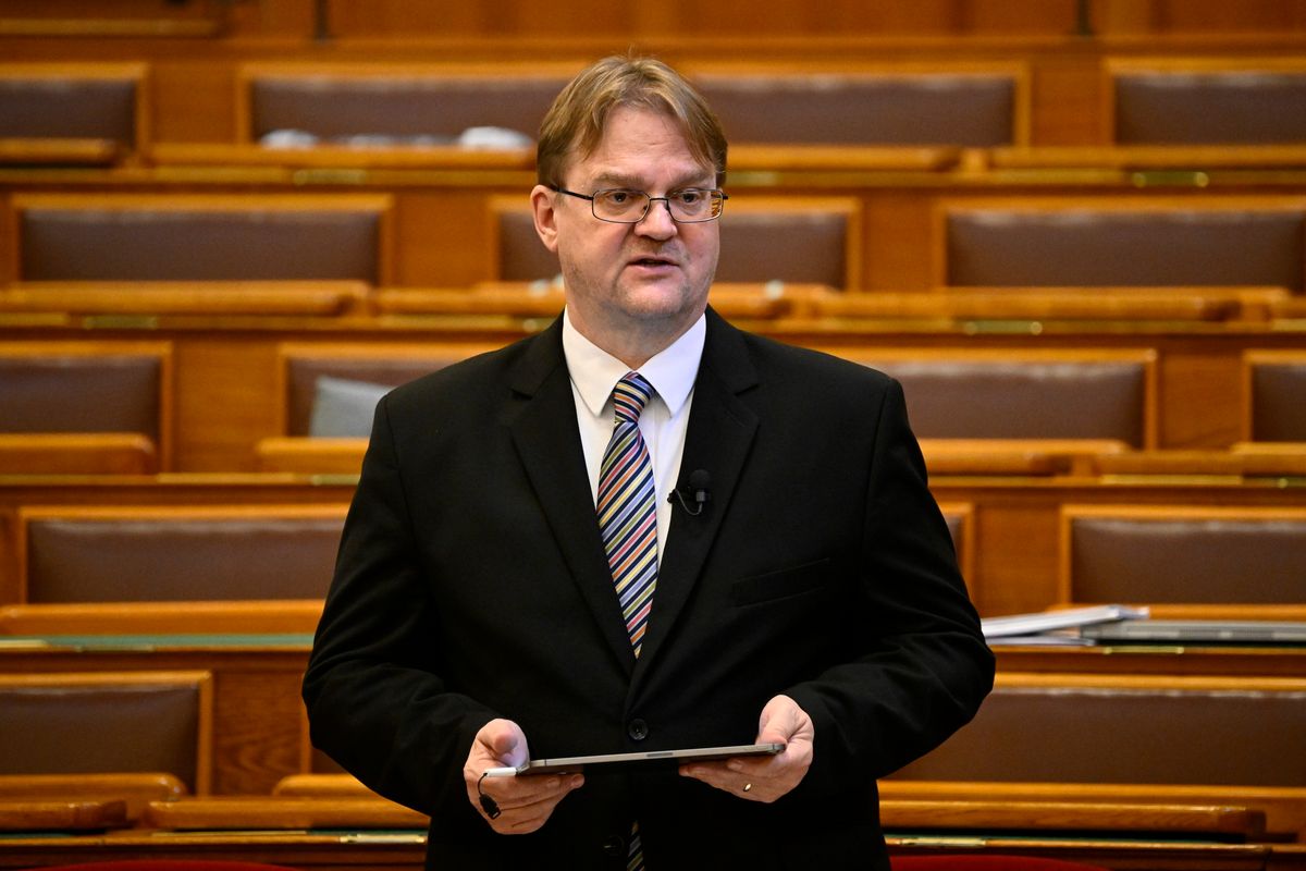 RÉPÁSSY Róbert