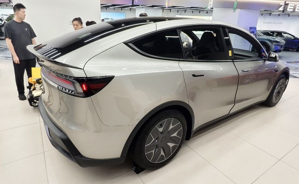 Tesla Model Y L EV