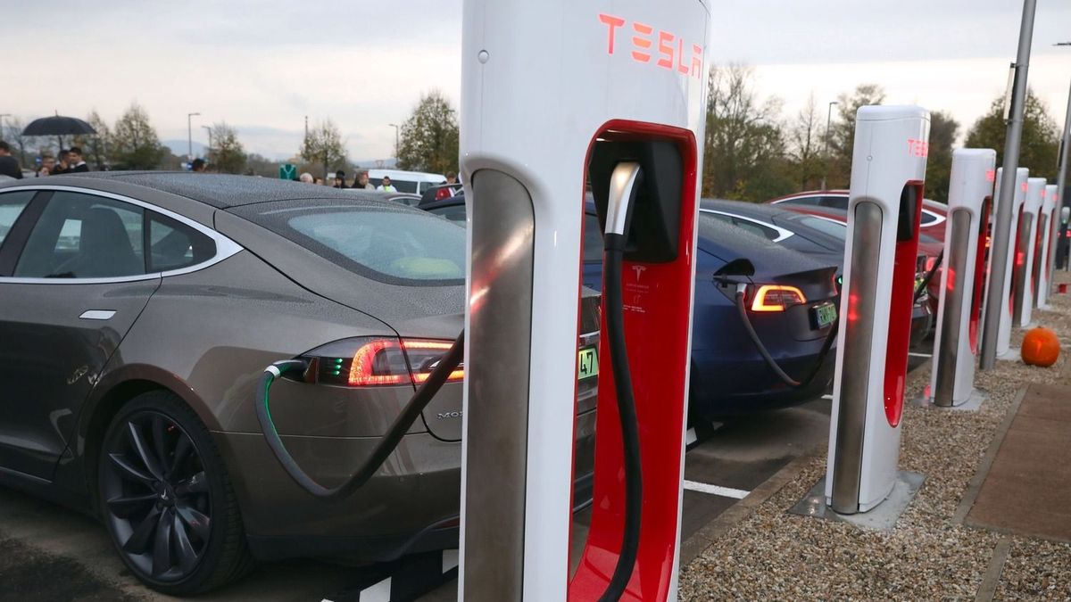 Olyat villantott a Tesla a magyar nagyvárosban, amilyent Magyarországon még nem láttunk