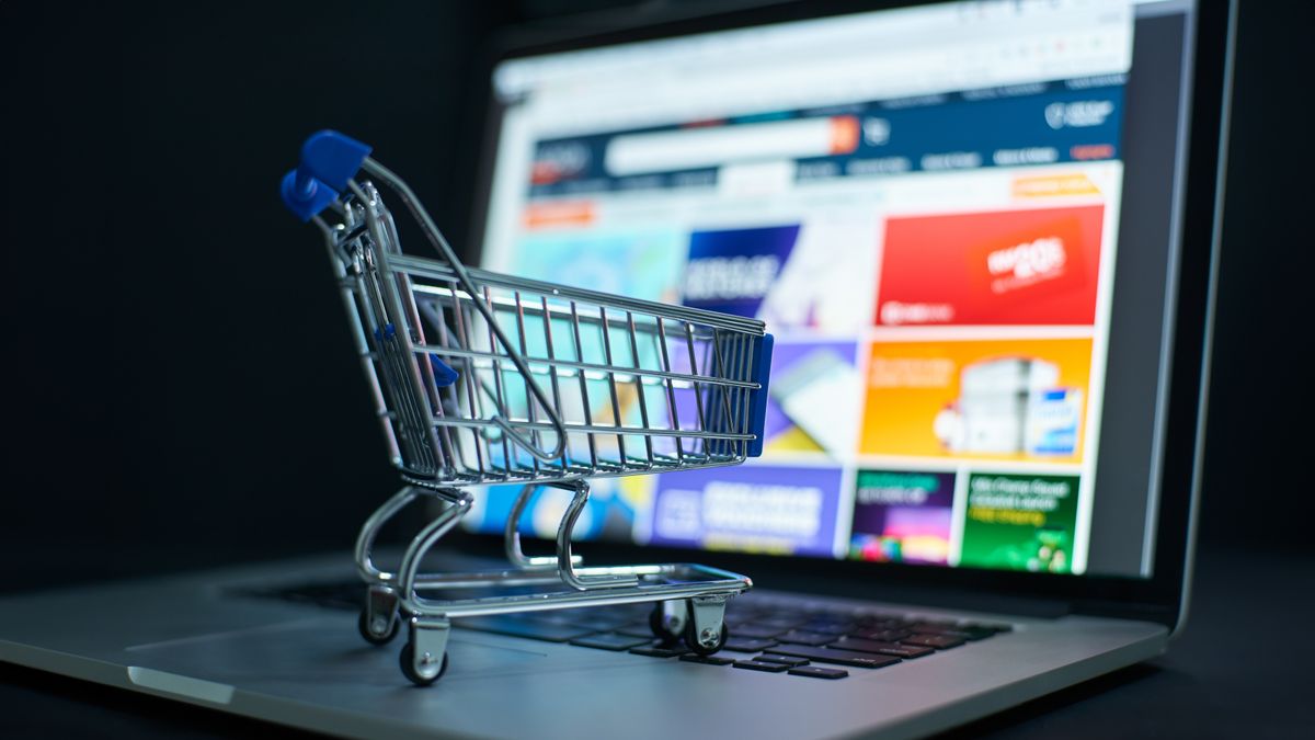 Nyakunkon az év végi akciók – így éljünk túl a webshopok és az online csalók útvesztőjében 