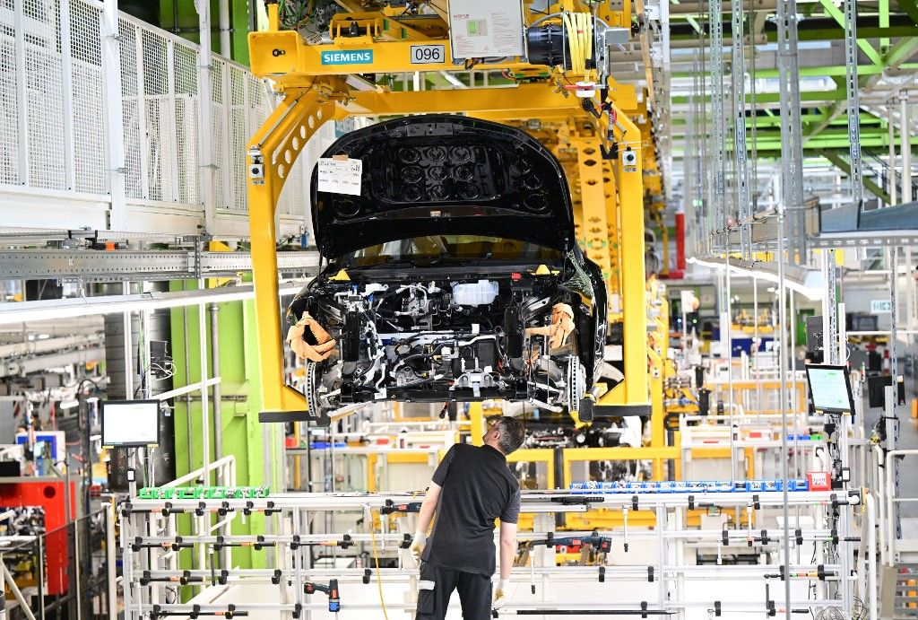 Mercedes-Benz plant Válságban a német autóipar: tömeges leépítések és termeléscsökkenés sújtja a szektort