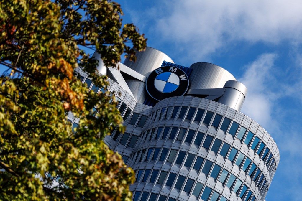 BMW brand logo on the plant premises Halálos harcot vív a Debrecenben gyárat építő BMW a Kecskeméten gyárat építő Mercedesszel az eladások terén