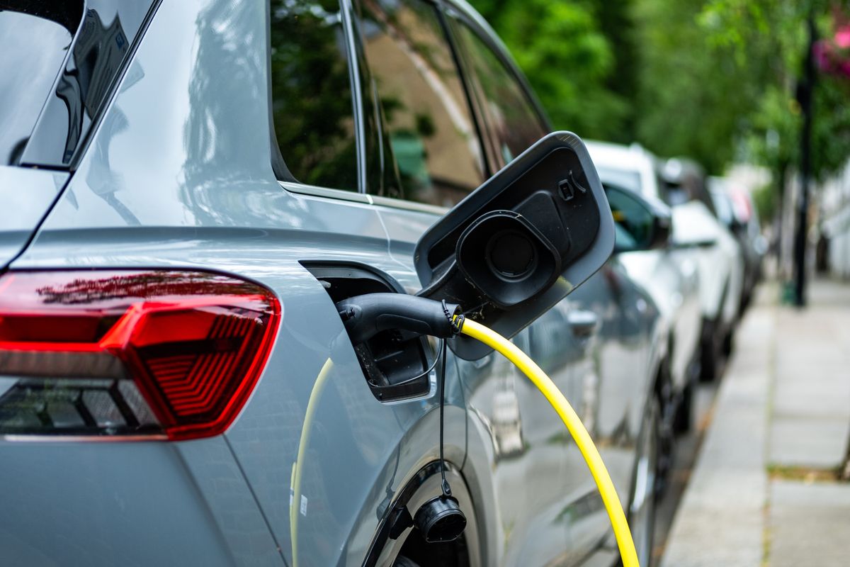 An,Electric,Car,Plugged,In,On,Charge,On,A,Residential