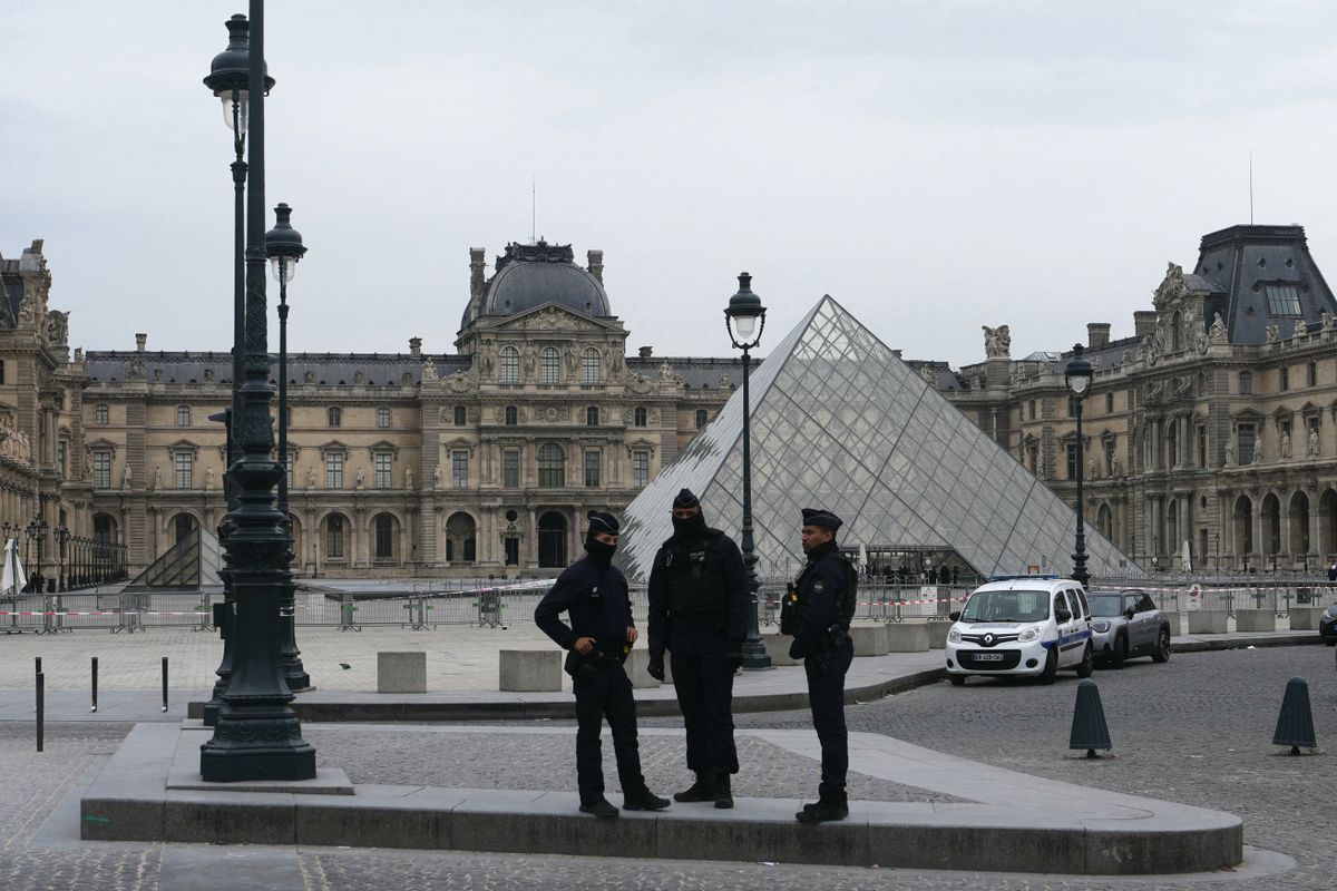 Rablás a Louvre-ban