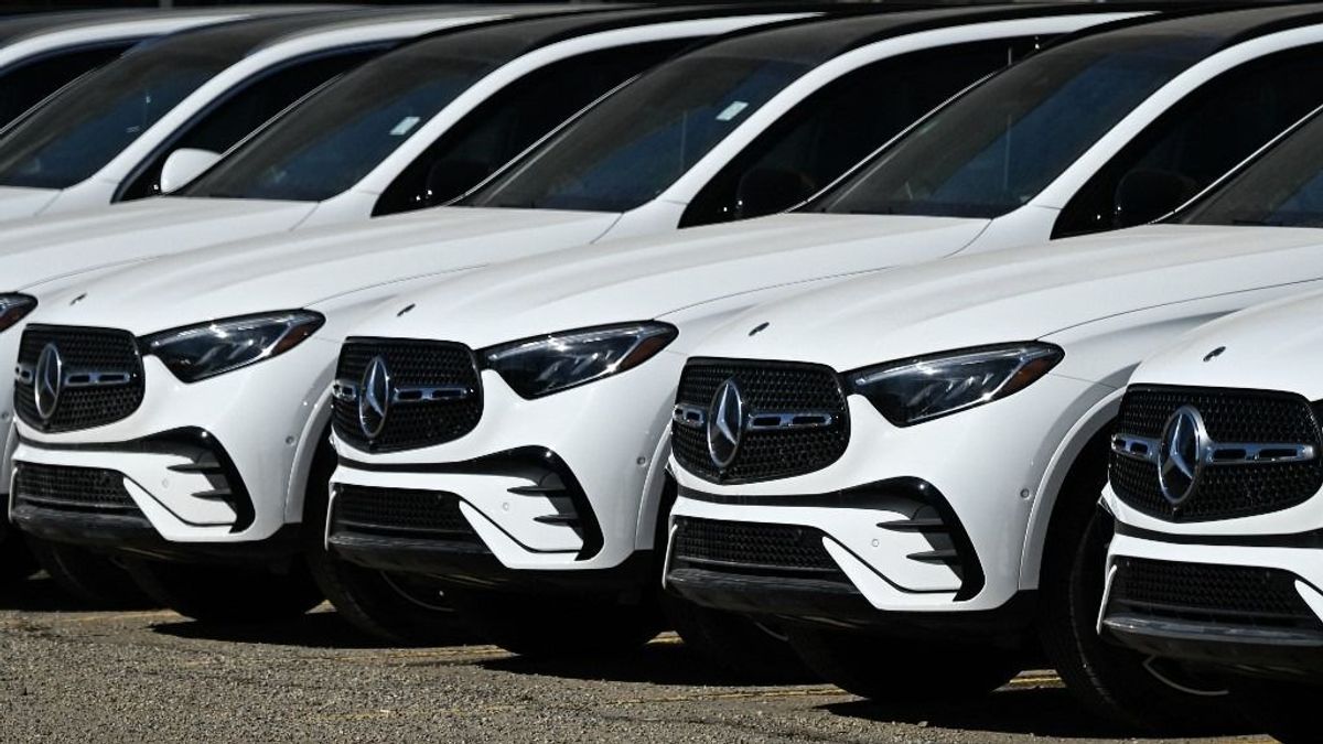 Összerogy a Mercedes: az egyik legfontosabb piacáról szorulhat ki a német gyártó, ha nem talál megoldást 