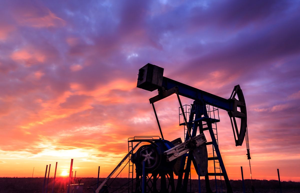 Sunset,Sky,With,Profiled,Oil,Well HÉTVÉGÉRE Kié a legtöbb olaj? A világ legnagyobb olajtartalékaival rendelkező országok listája