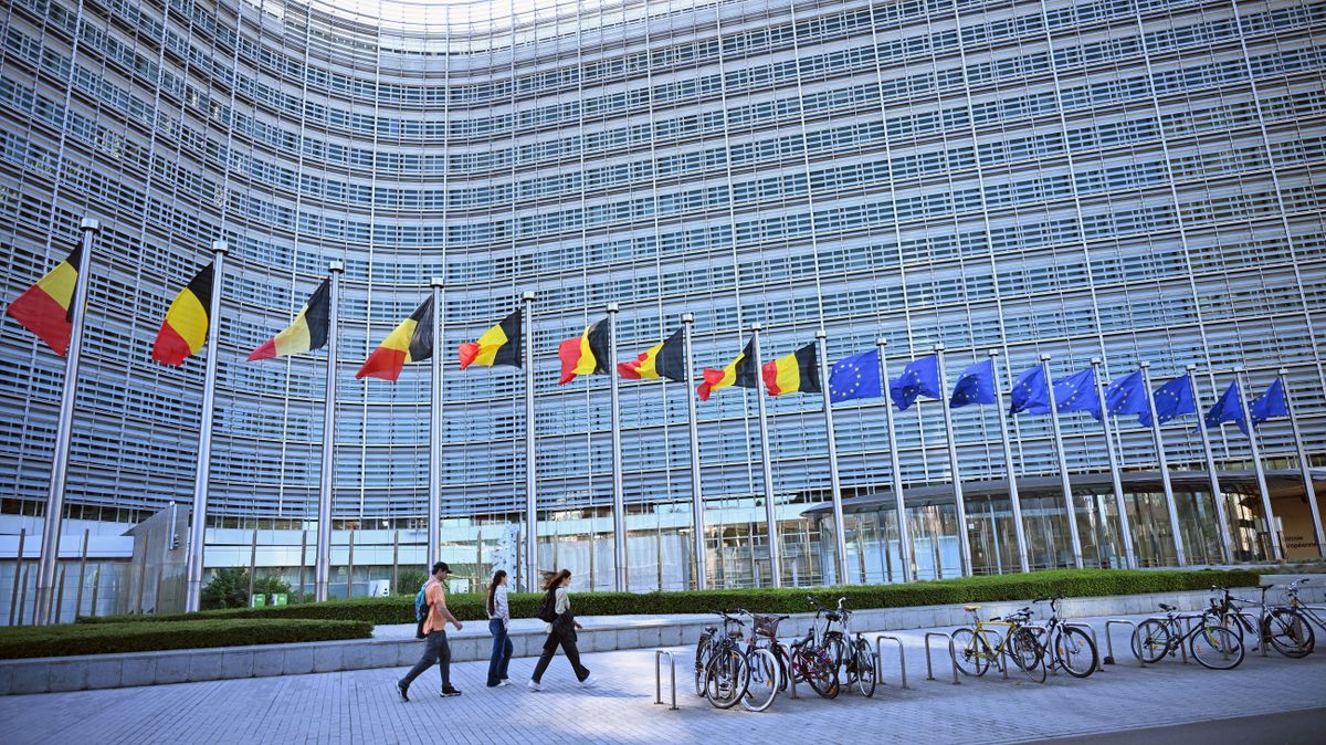 Óriási brüsszeli fordulat: a háborúpárti európai kemény mag mégiscsak támogatja Trump béketervét - a jelenlegi frontvonal lehet az új határ 