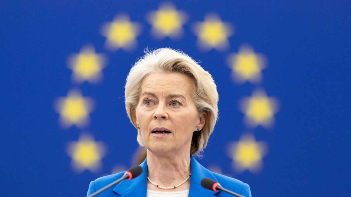 Ursula von der Leyen össztűz alatt az Európai Parlamentben: csak kapkodta a fejét, Weber mentette meg – „Hol volt Orbán Viktor?” 